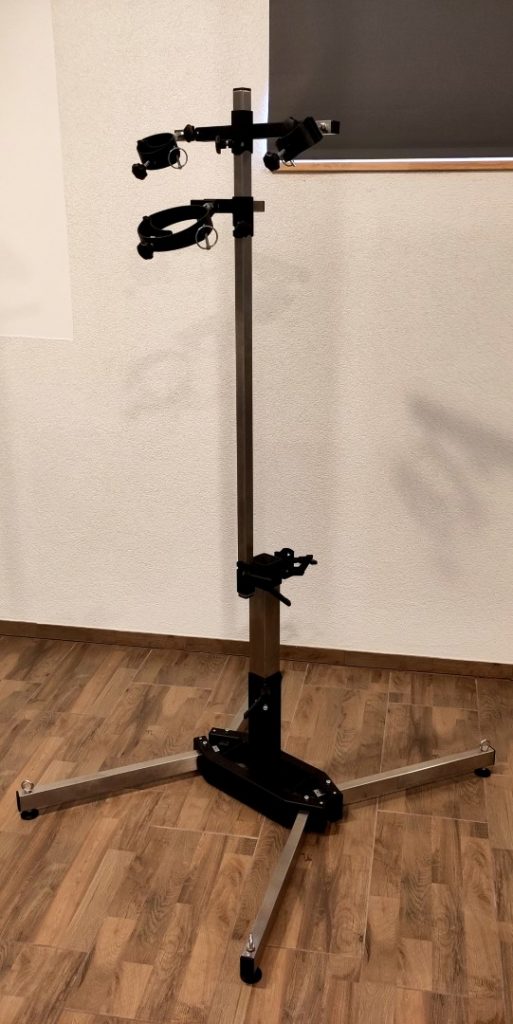 Stehpranger BDSM Möbel Mastersuiten